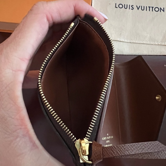 SOLD Authentic Louis Vuitton Victorine wallet - Picture 9 of 10